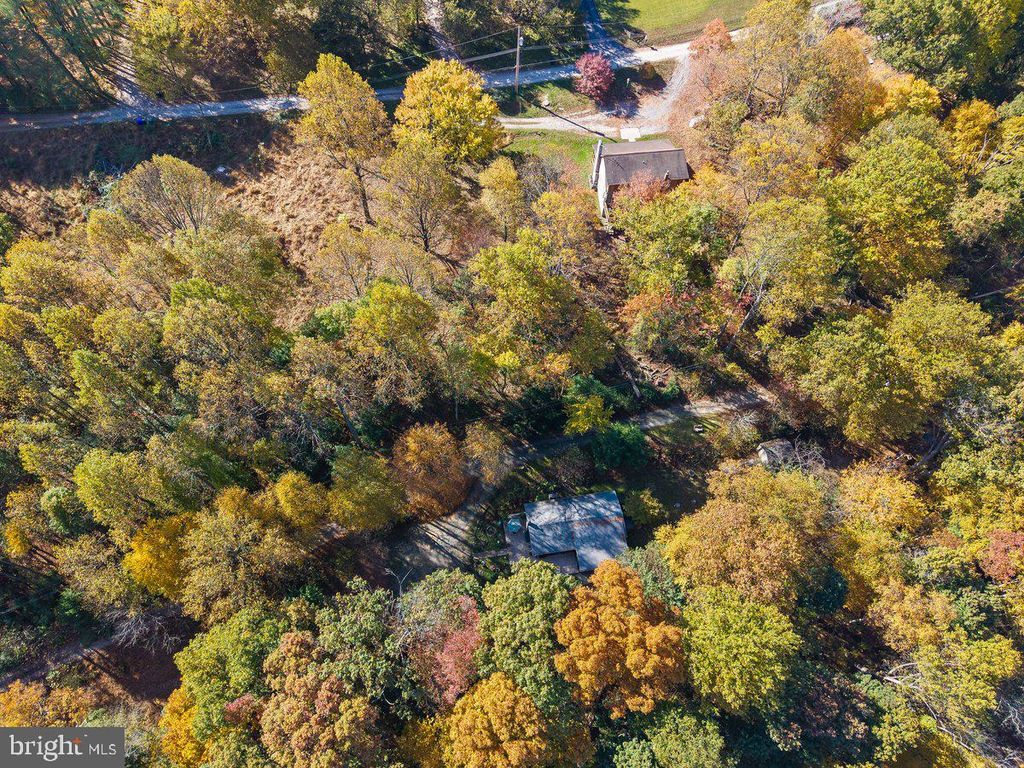 Image 27 of property listing at 141 HONEYMOON LN, Airville, PA 17302