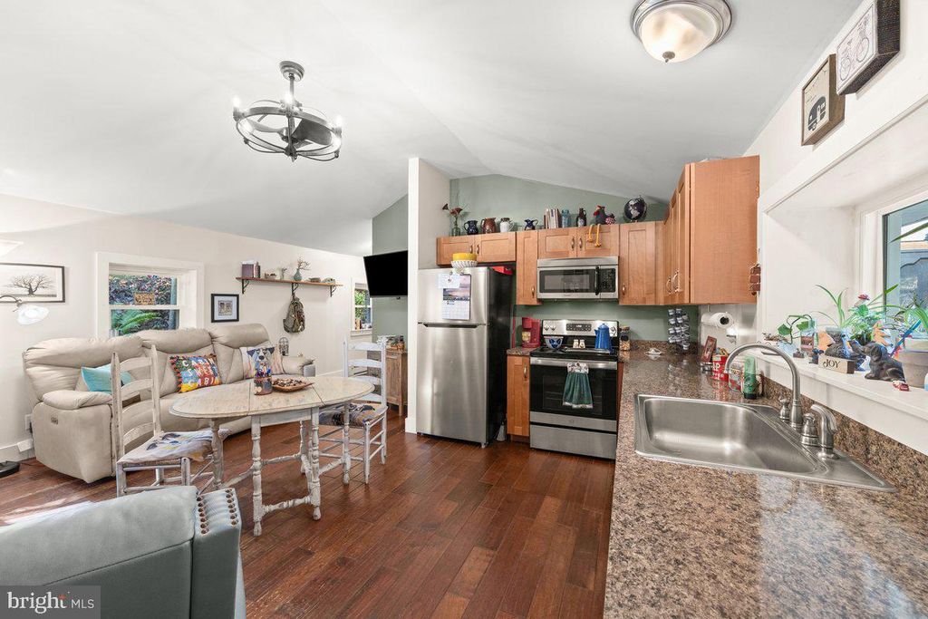 Image 4 of property listing at 141 HONEYMOON LN, Airville, PA 17302