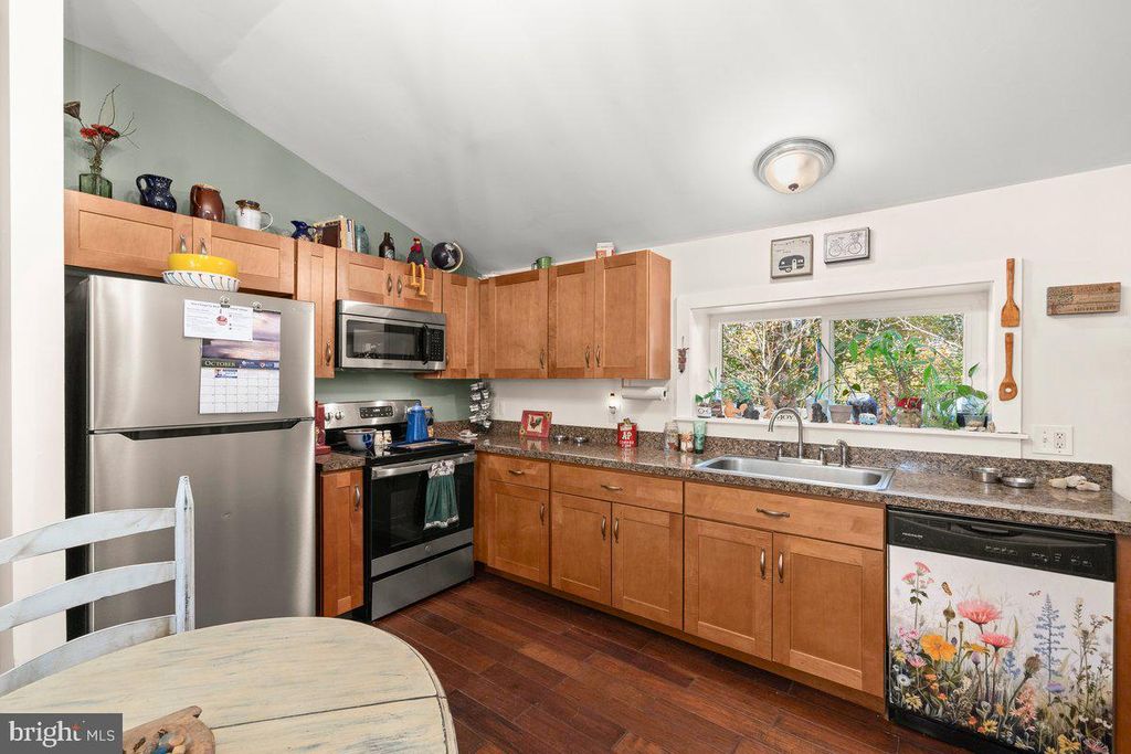 Image 5 of property listing at 141 HONEYMOON LN, Airville, PA 17302