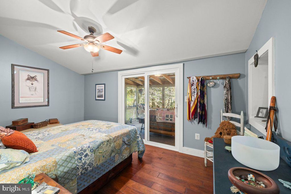 Image 9 of property listing at 141 HONEYMOON LN, Airville, PA 17302