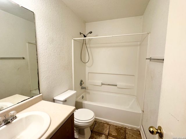 2110 Hollow Cir, San Antonio, TX 78227
