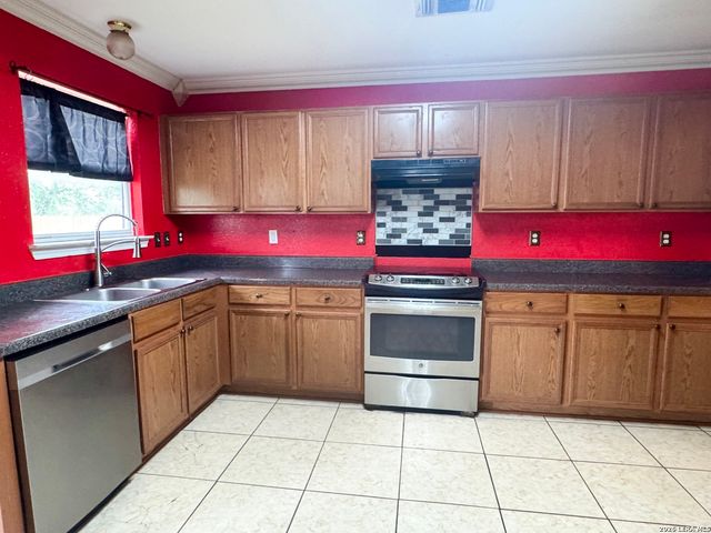 2110 Hollow Cir, San Antonio, TX 78227