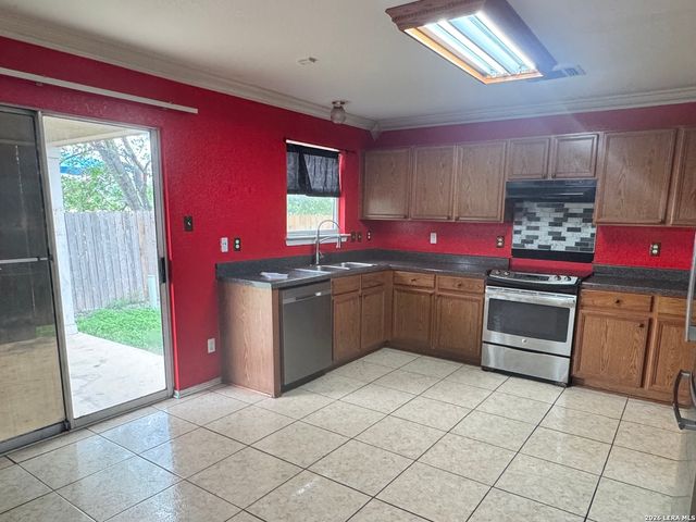 2110 Hollow Cir, San Antonio, TX 78227