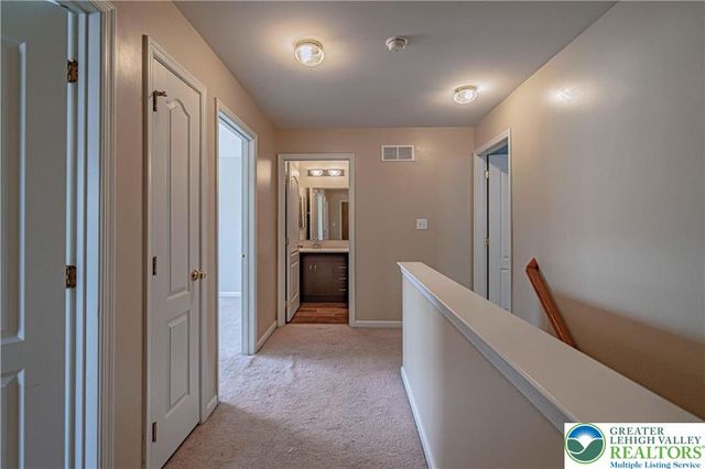 4176 Bunker Hill Drive South, Upper Saucon Twp, PA 18036