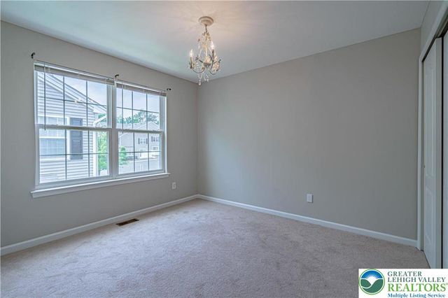 4176 Bunker Hill Drive South, Upper Saucon Twp, PA 18036