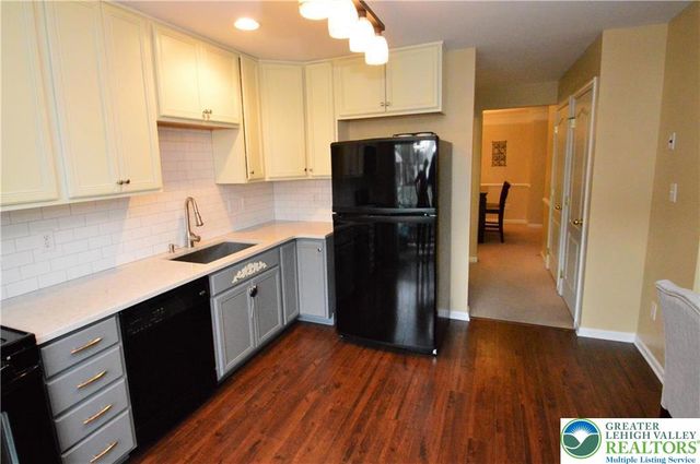 4176 Bunker Hill Drive South, Upper Saucon Twp, PA 18036