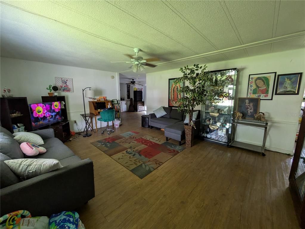 Image 10 of property listing at 2751 BURROWS AVENUE, Kissimmee, FL 34744