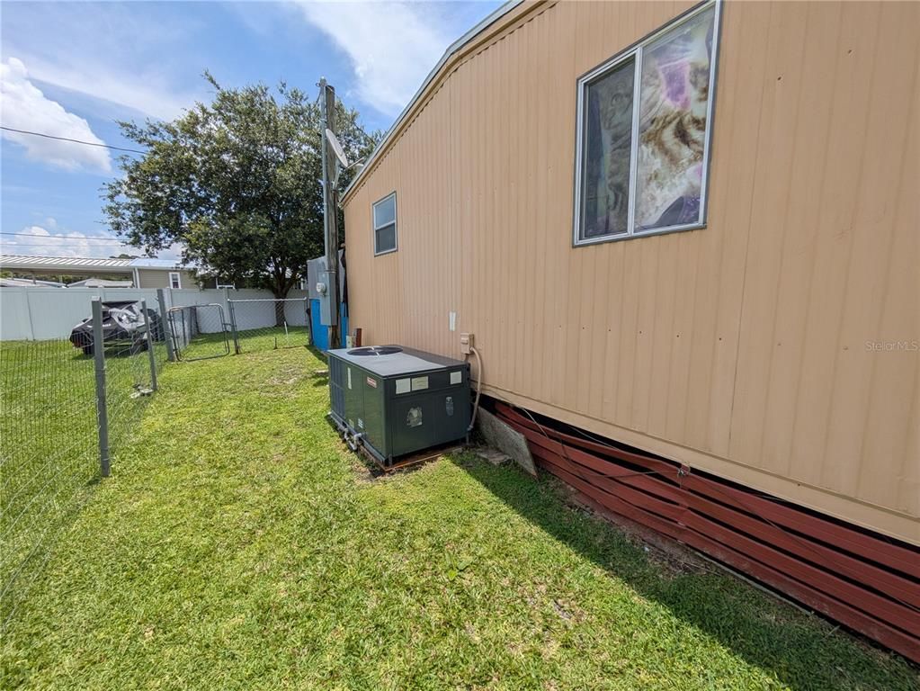 Image 8 of property listing at 2751 BURROWS AVENUE, Kissimmee, FL 34744