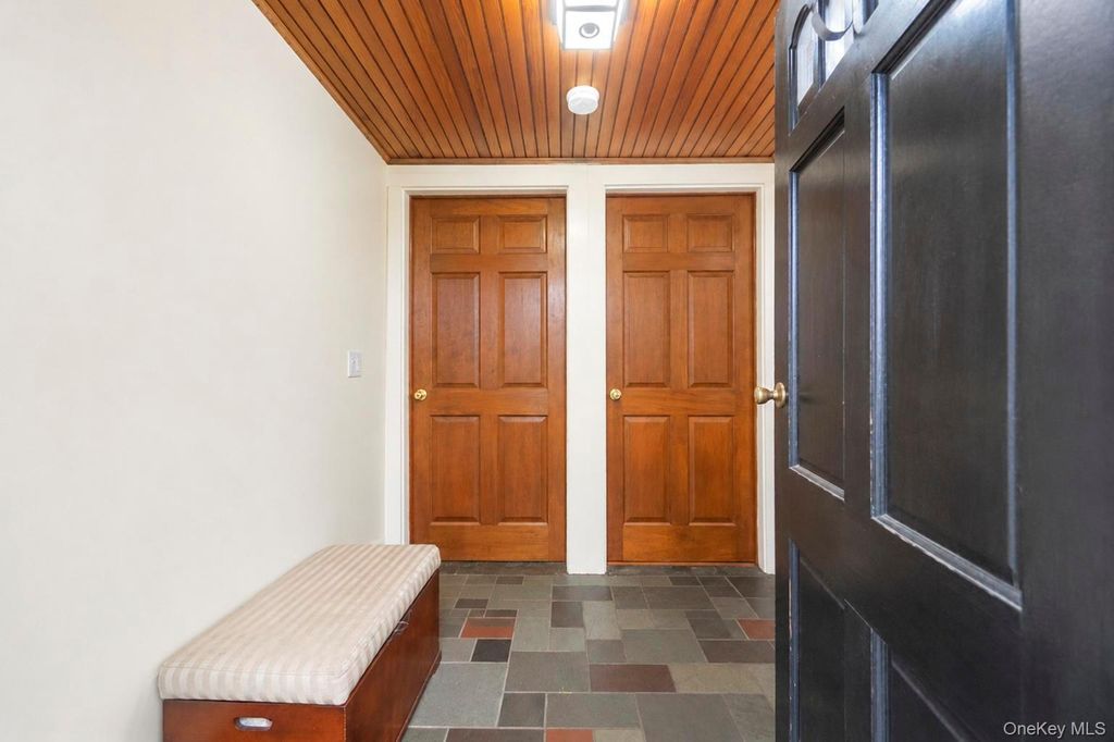 139 N 11th Street, New Hyde Park, NY 11040 — photo 3
