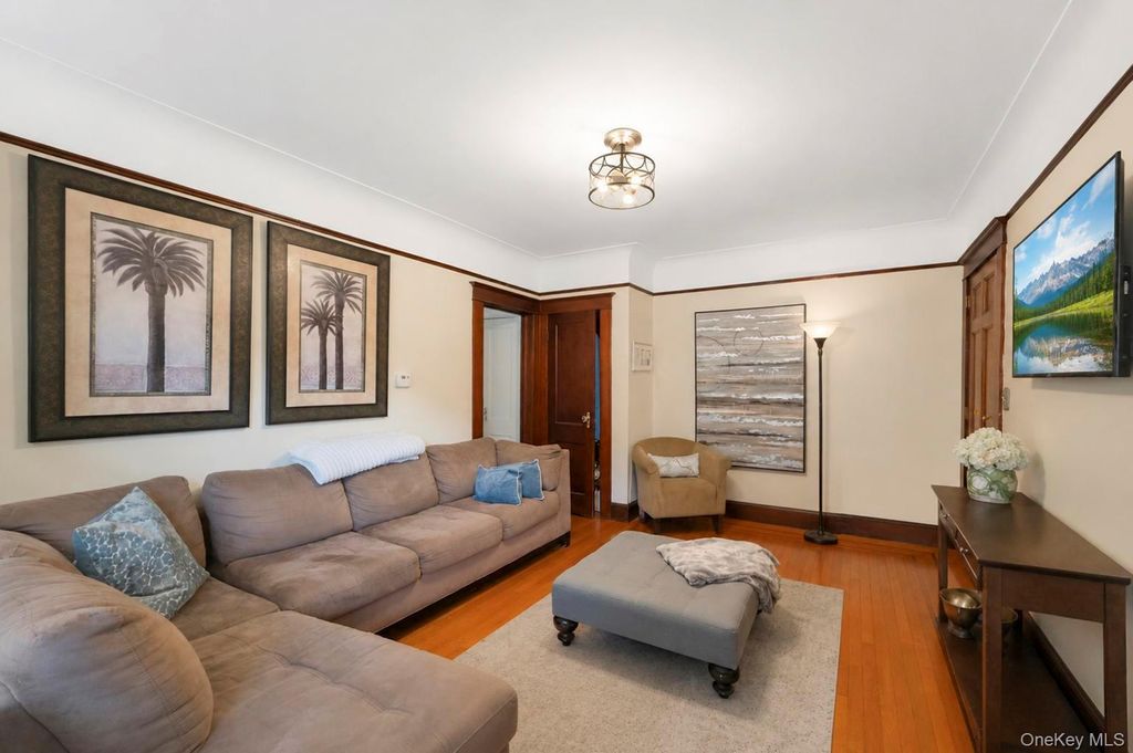 139 N 11th Street, New Hyde Park, NY 11040 — photo 5