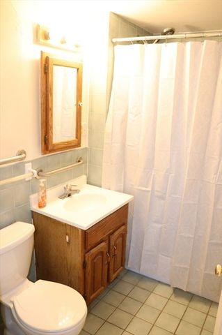 40 Baker Ave 1, Quincy, MA 02169