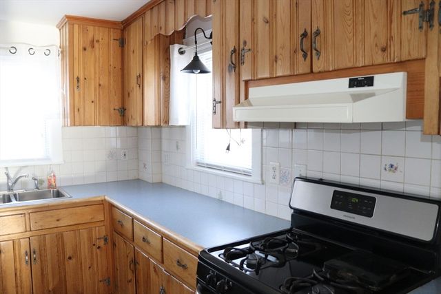 40 Baker Ave 1, Quincy, MA 02169