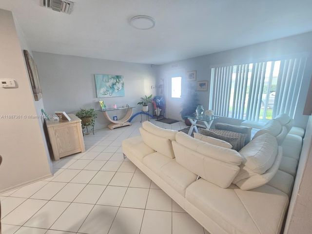 5010 NW 51st Ct, Tamarac, FL 33319