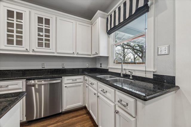 1102 E 14th Street, Houston, TX 77009