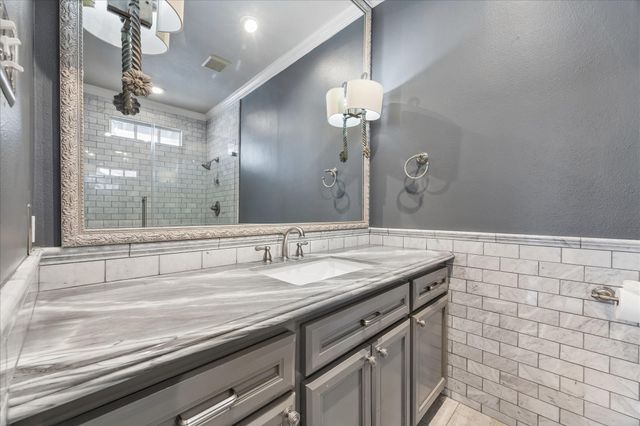 1102 E 14th Street, Houston, TX 77009