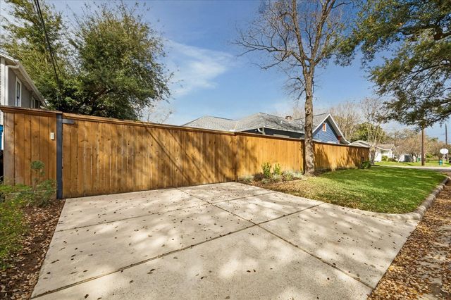 1102 E 14th Street, Houston, TX 77009