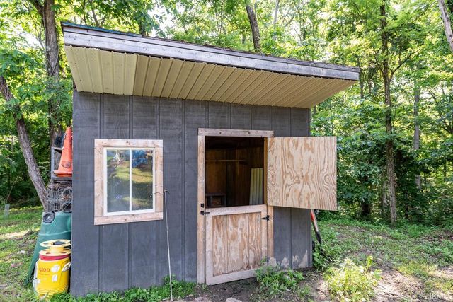 2500 S Coal Mine Road, Bloomfield, IN 47424