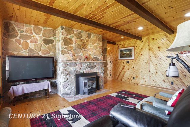 4285 N Iva Road, Hemlock, MI 48626