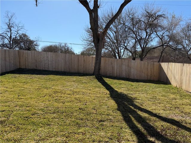 1265 Wilkins Valley St, Brenham, TX 77833
