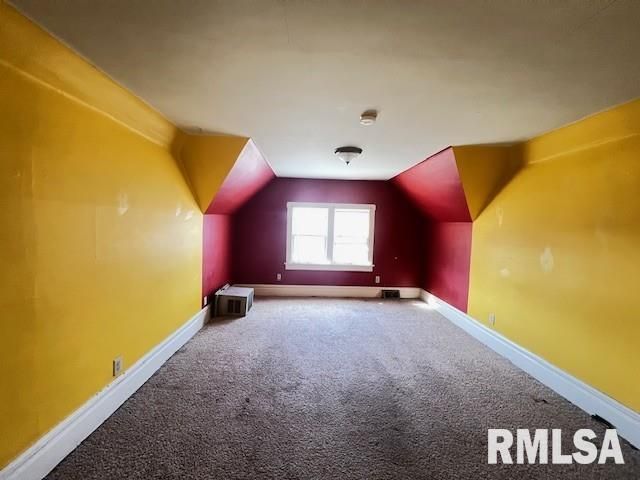 529 N KELLOGG Street, Galesburg, IL 61401