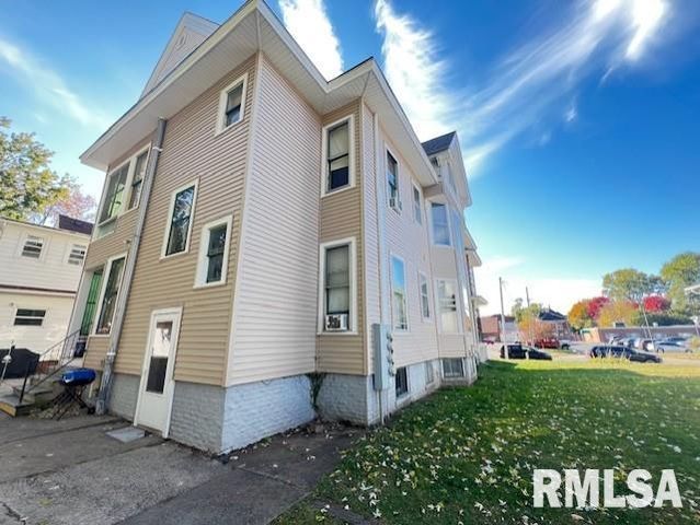 529 N KELLOGG Street, Galesburg, IL 61401