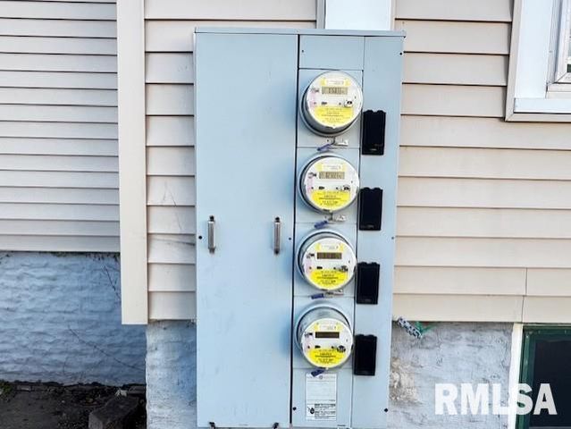 529 N KELLOGG Street, Galesburg, IL 61401