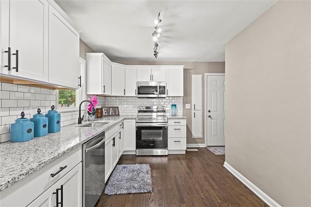 11911 E 44th Street, Kansas City, MO 64133