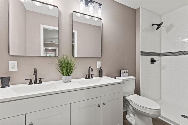 11911 E 44th Street, Kansas City, MO 64133