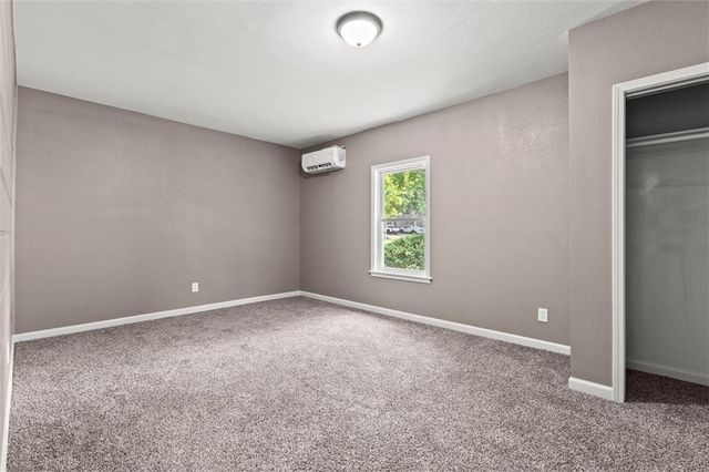 11911 E 44th Street, Kansas City, MO 64133