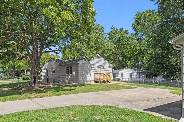 11911 E 44th Street, Kansas City, MO 64133