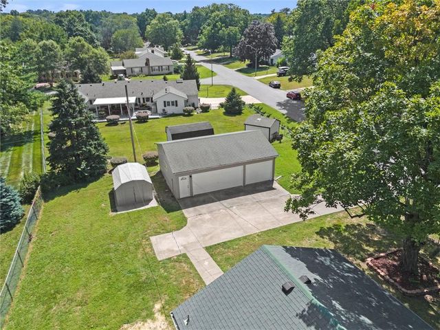 11911 E 44th Street, Kansas City, MO 64133