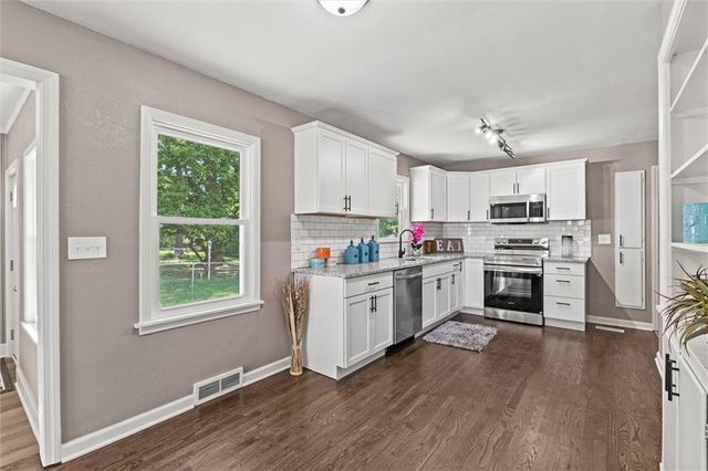 11911 E 44th Street, Kansas City, MO 64133