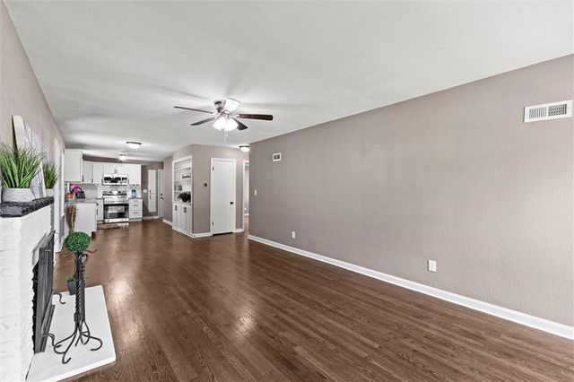 11911 E 44th Street, Kansas City, MO 64133