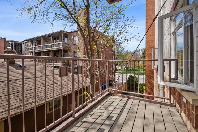 515 N Harlem Avenue 203, Oak Park, IL 60302