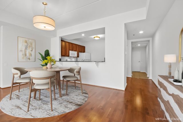515 N Harlem Avenue 203, Oak Park, IL 60302