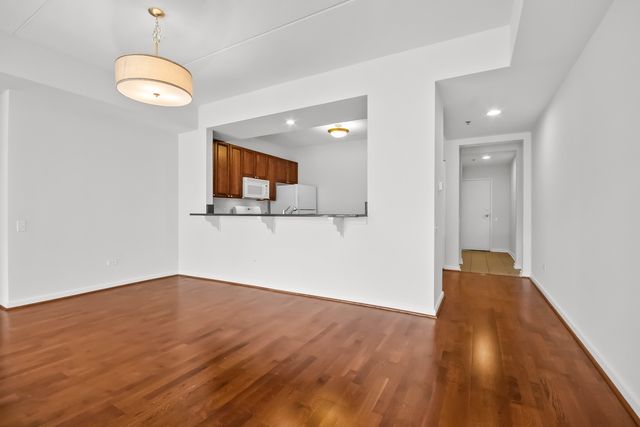 515 N Harlem Avenue 203, Oak Park, IL 60302