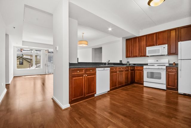 515 N Harlem Avenue 203, Oak Park, IL 60302