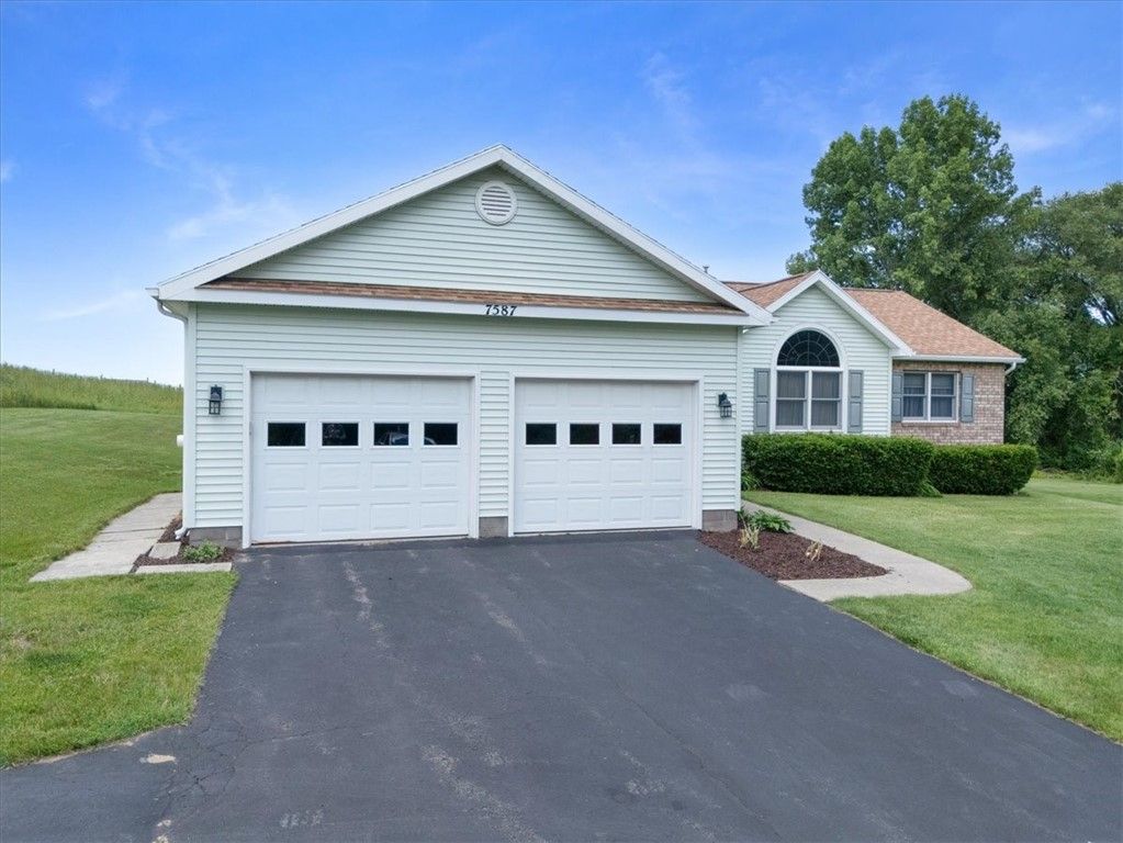 7587 Salmon Creek Road, Williamson, NY 14589