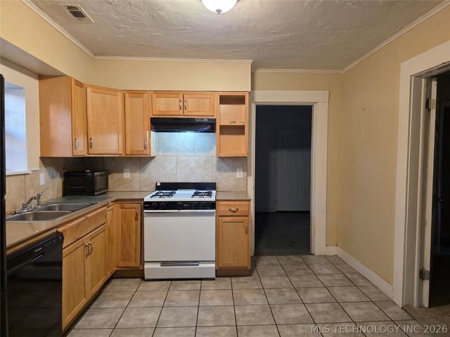 403 S 47th West Avenue, Tulsa, OK 74127