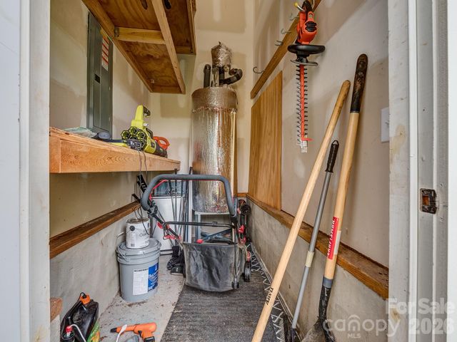 1427 Tippah Park Court, Charlotte, NC 28205