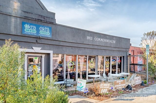 1427 Tippah Park Court, Charlotte, NC 28205