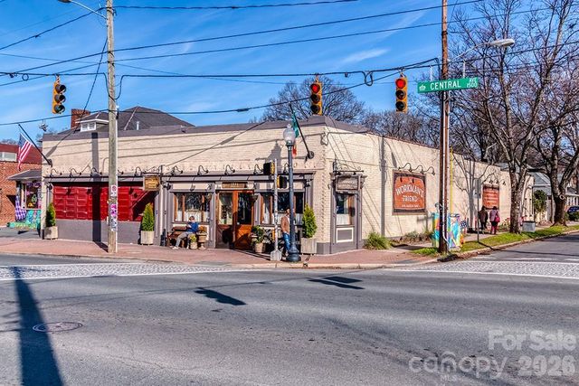 1427 Tippah Park Court, Charlotte, NC 28205