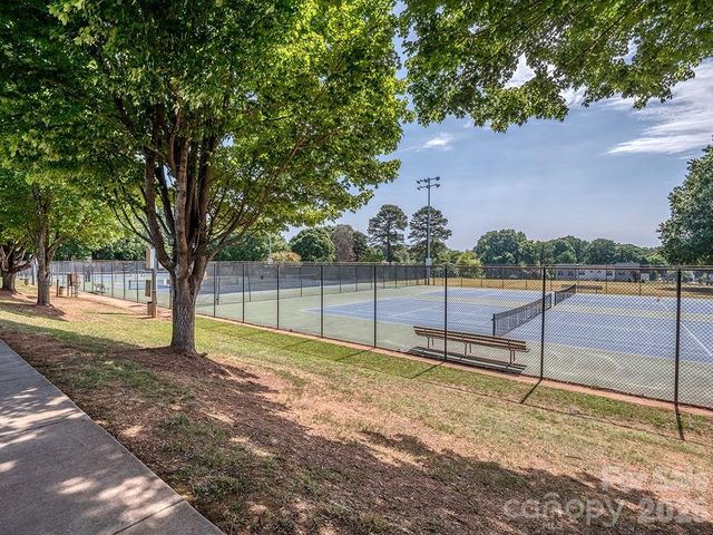 1427 Tippah Park Court, Charlotte, NC 28205