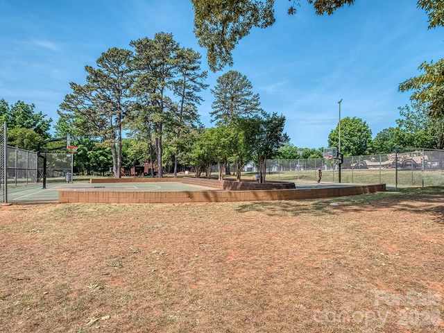 1427 Tippah Park Court, Charlotte, NC 28205
