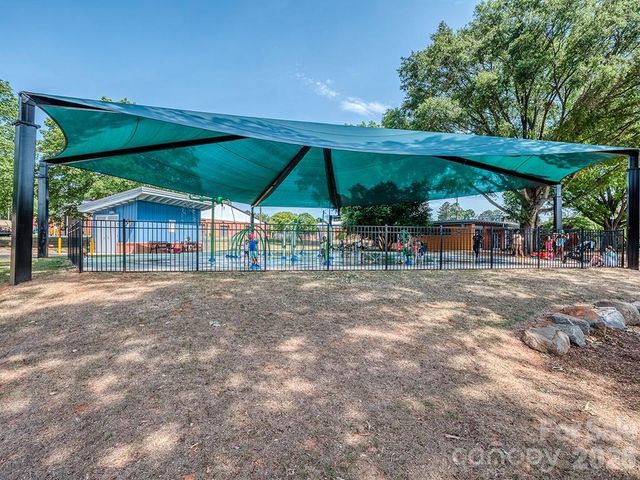 1427 Tippah Park Court, Charlotte, NC 28205