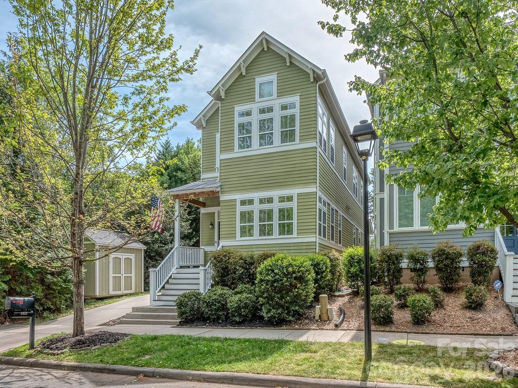 1427 Tippah Park Court, Charlotte, NC 28205