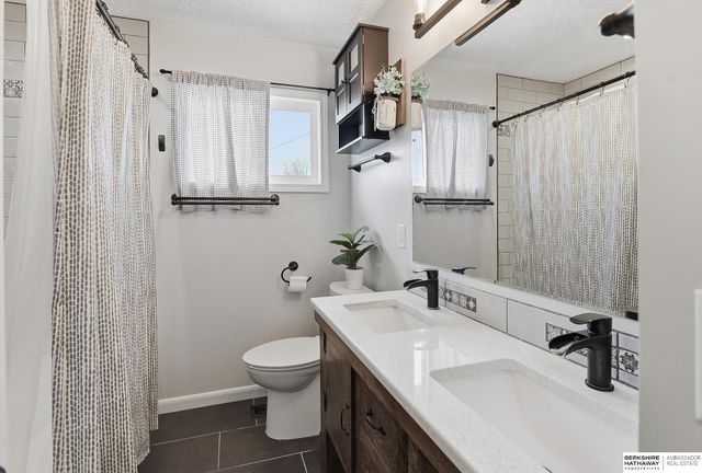 7513 S 88th Street, La Vista, NE 68128