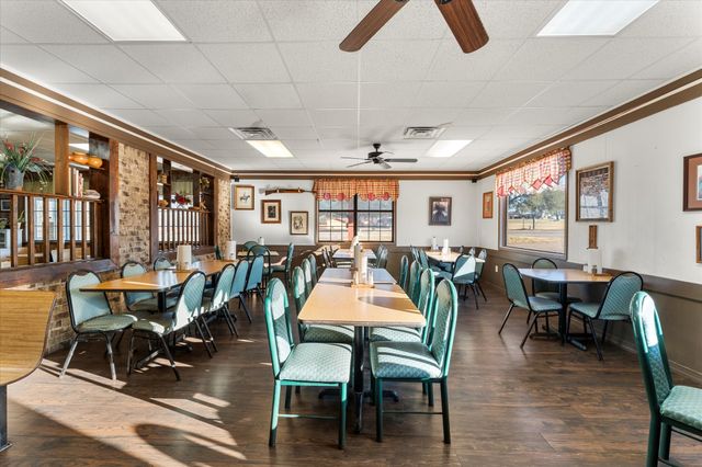 800 E Main Street, Omaha, TX 75571
