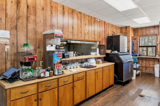 800 E Main Street, Omaha, TX 75571