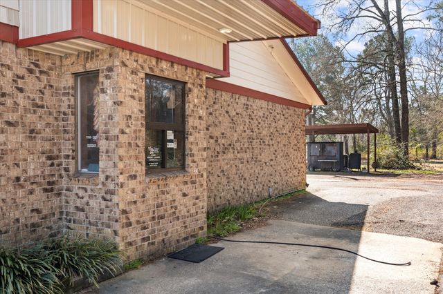 800 E Main Street, Omaha, TX 75571